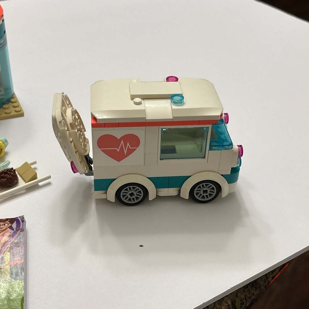 Lego - Picture 2 of 6